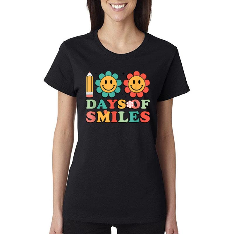 100 Days Of Smiles Retro Groovy Teacher 100Th Day Of School Women T-Shirt