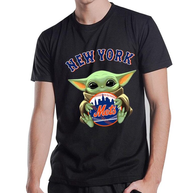 Baby Yoda Hugs The New York Mets Baseball T-Shirt