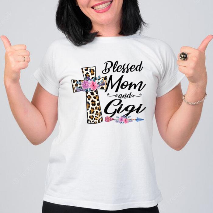 Blessed To Be Called Mom And Gigi Floral Mother's Day Women T-Shirt