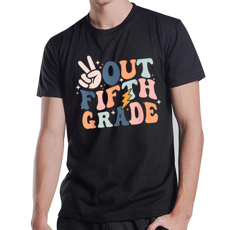 Groovy Retro Happy Last Day Of School Peace Out Fifth Grade T-Shirt