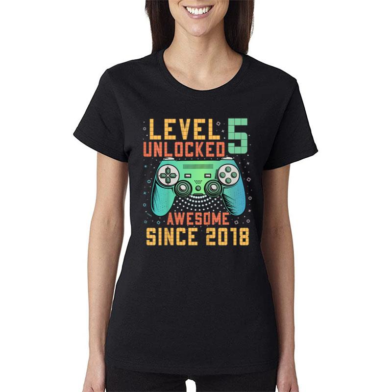 Kids Level 5 Unlocked 5Th Birthday 5 Year Old Boy Gamer 5 Yr Bday Women T-Shirt