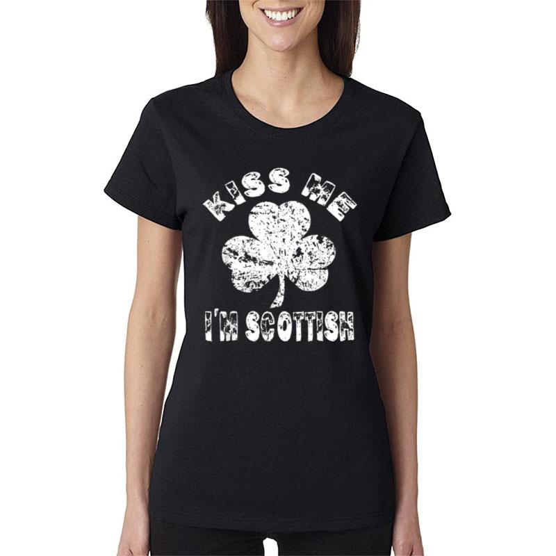 Kiss Me I'M Scottish Shamrock Green Clover Boy Girl Women T-Shirt