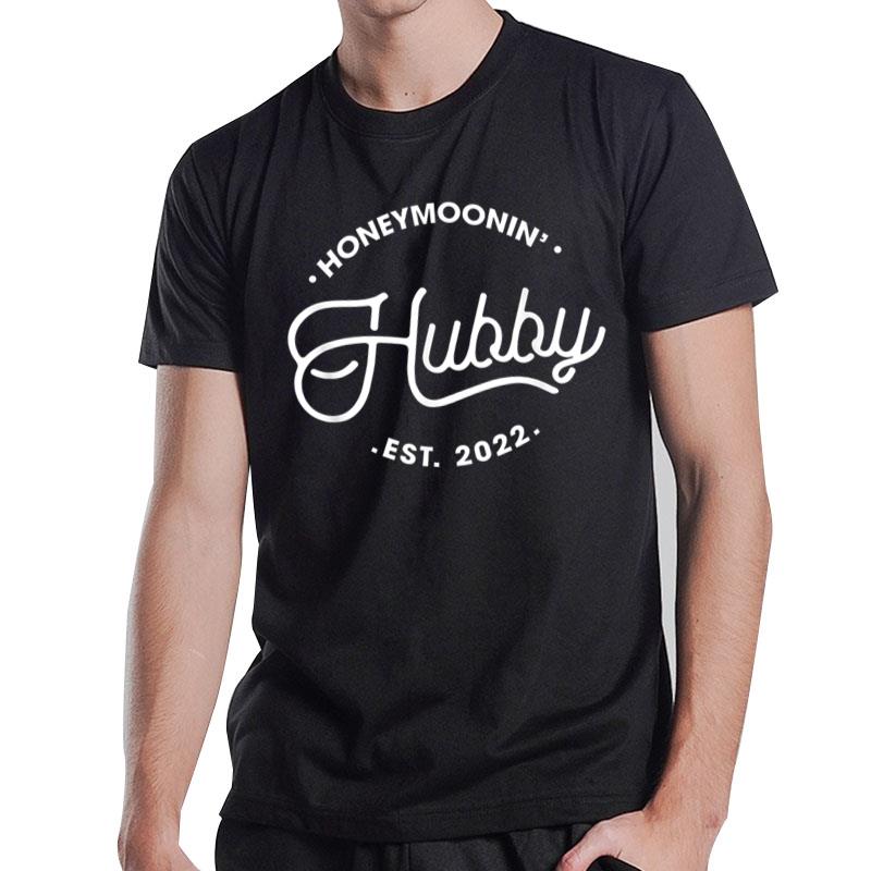 Mens Just Married Husband And Wife Honeymoonin' Hubby Est 2022 T-Shirt