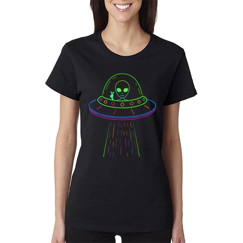 Spaceship Alien Shirt Ufo Believers Neon Lights Alien Lover Women T-Shirt
