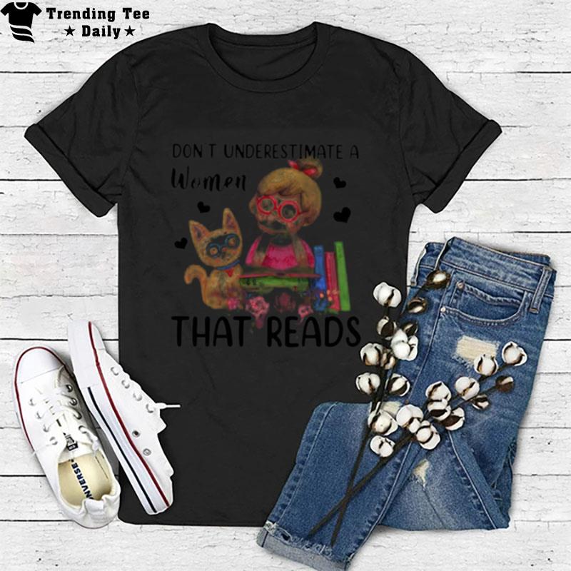 Don't Underestimate A Women'that Reads T-Shirt