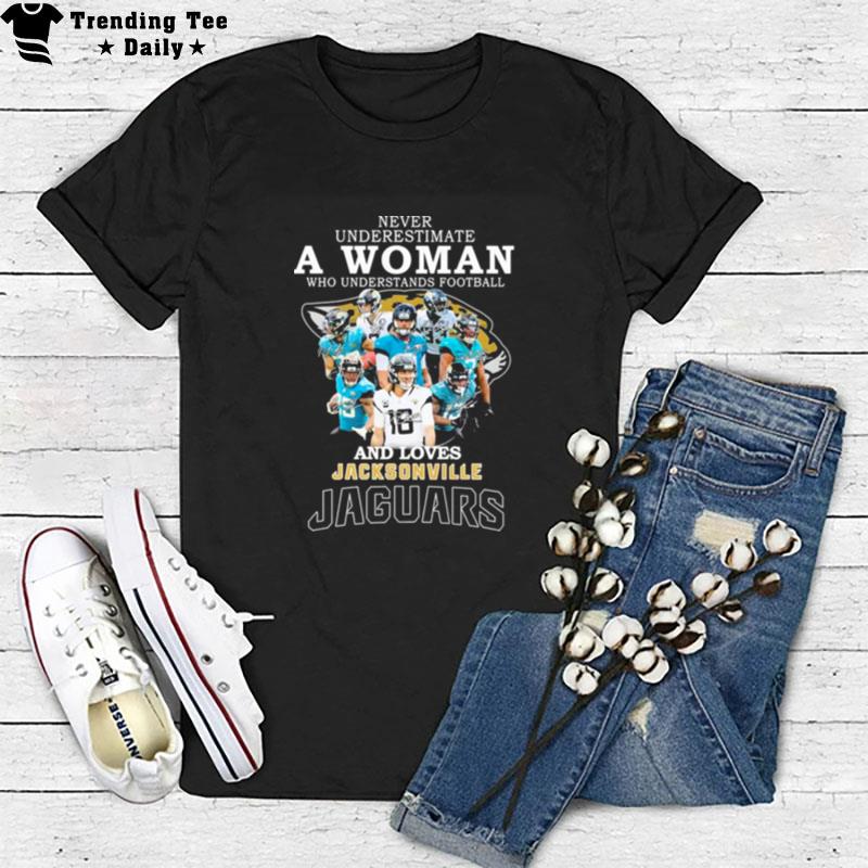 Never Underestimate A Woman Understands Football And Loves Jacksonville Jaguars Signatures T-Shirt