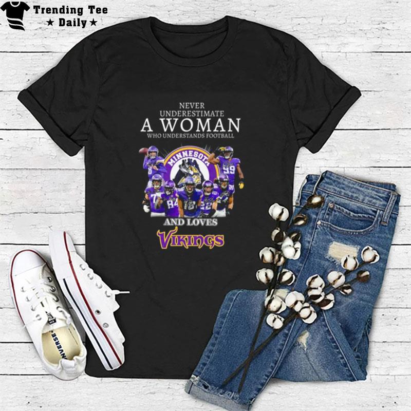 Never Underestimate A Woman Who Understands Football And Loves Minnesota Vikings Signatures 2022 T-Shirt