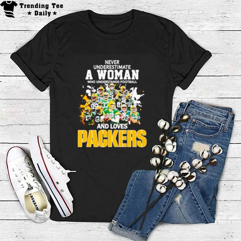 Never Underestimate A Woman Who Understands Football And Loves Packers Signatures T-Shirt