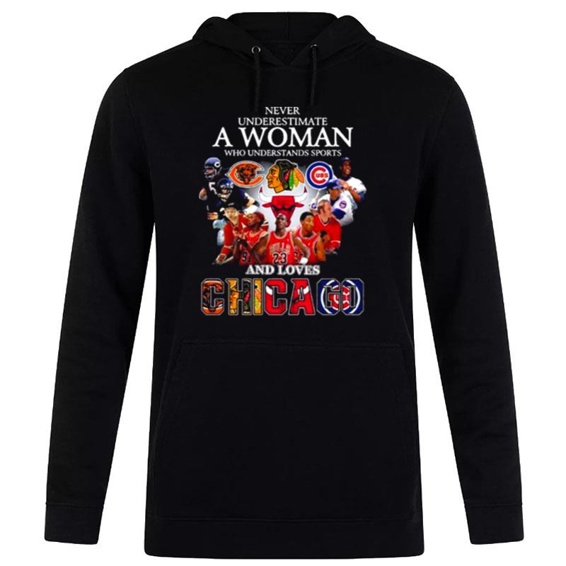 Never Underestimate A Woman Who Understands Sports And Loves Chicago 2022 Hoodie