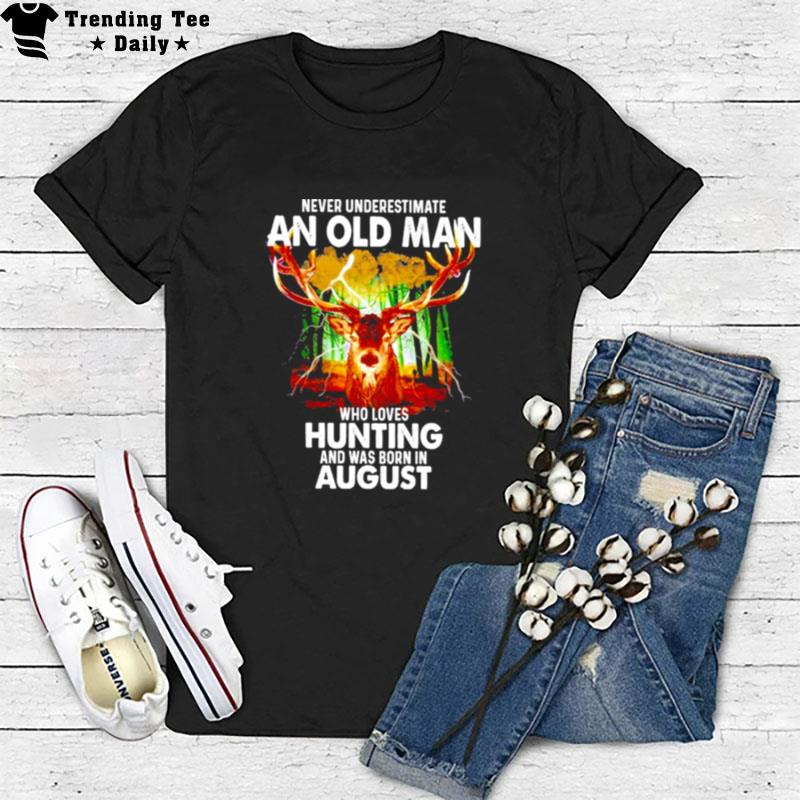 Never Underestimate An Old Man Who Loves Hunting And Was Born In August 2022 T-Shirt