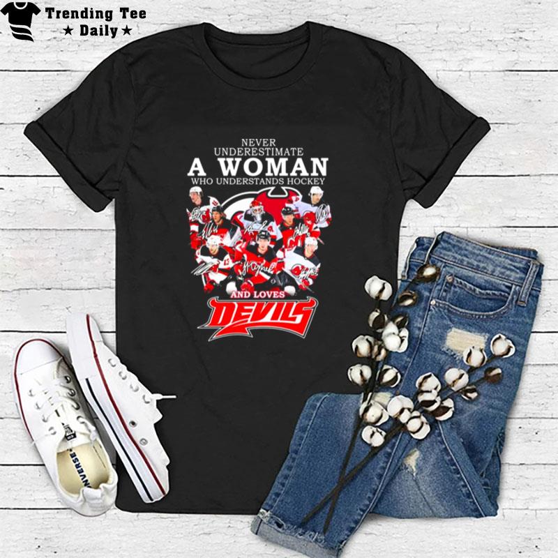 New Jersey Devils Team Never Underestimate A Woman Who Understands Hockey And Loves Devils Signatures T-Shirt