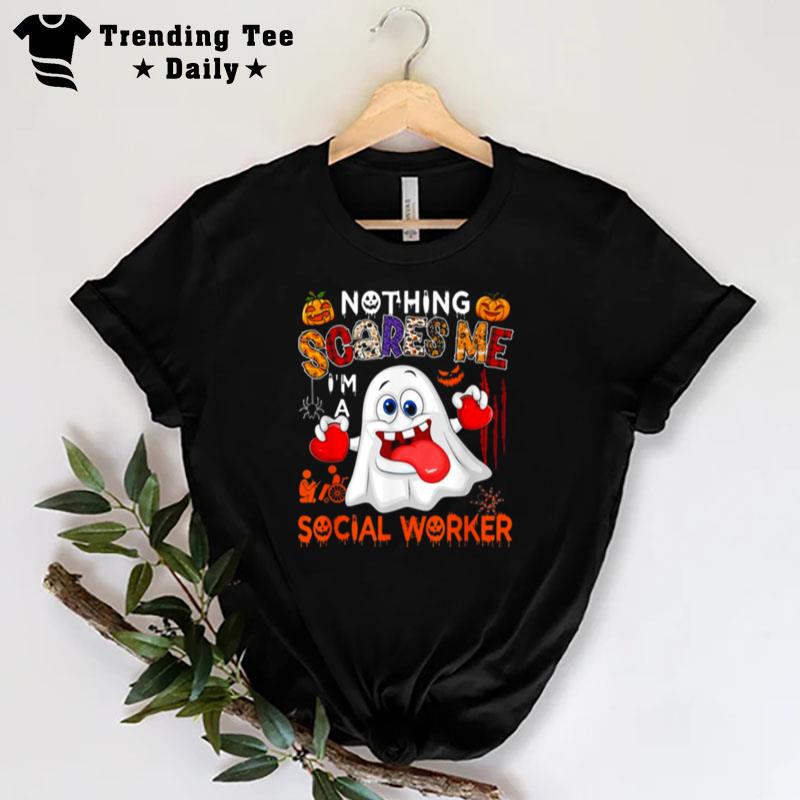 Nothing Scares Me I'M A Social Worker Halloween Boo Ghost T-Shirt