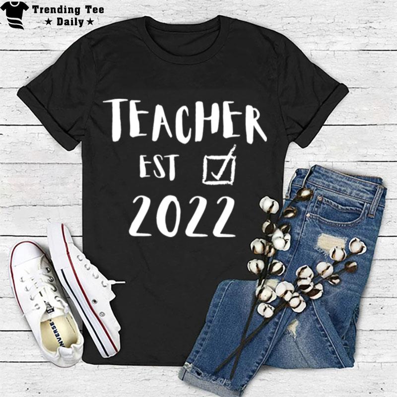 Teacher Graduate Est 2022 Graduation Present New Teachers T-Shirt