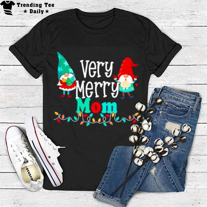 Very Merry Mom Gnomes And Colorful String Lights Christmas T-Shirt